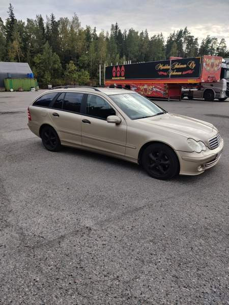 Mercedes-Benz C Lieto - valokuva 6