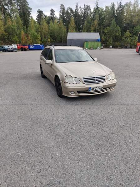 Mercedes-Benz C Lieto - valokuva 1