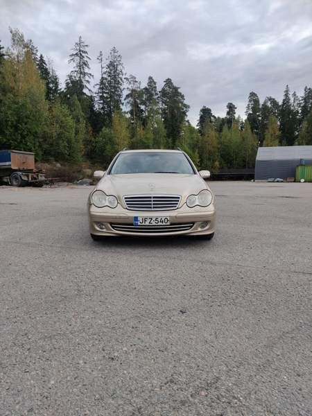 Mercedes-Benz C Lieto - valokuva 7