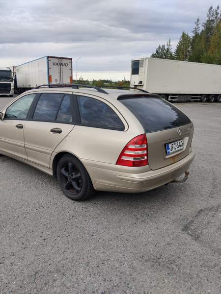 Mercedes-Benz C Lieto - valokuva 3