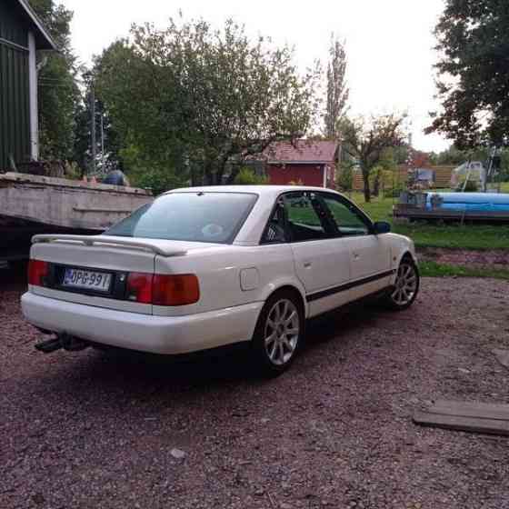 Audi 100 Raasepori