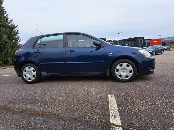 Toyota Corolla Sarov - valokuva 4