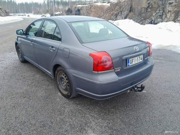 Toyota Avensis Luga – foto 3