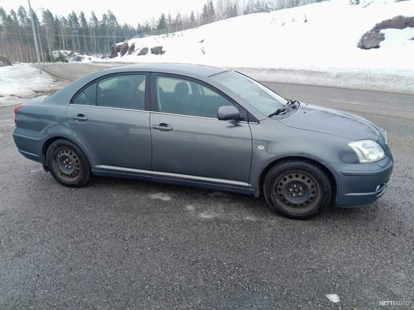 Toyota Avensis Luga – foto 5