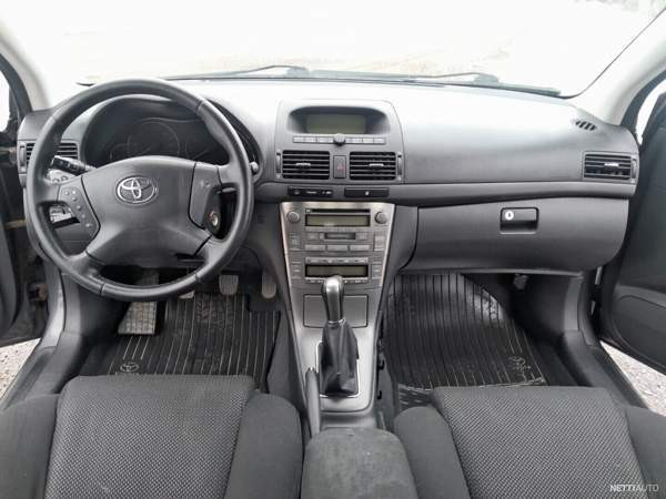 Toyota Avensis Luga – foto 8