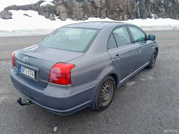 Toyota Avensis Luga – foto 2