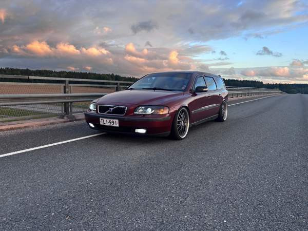 Volvo V70 Sarov - valokuva 1