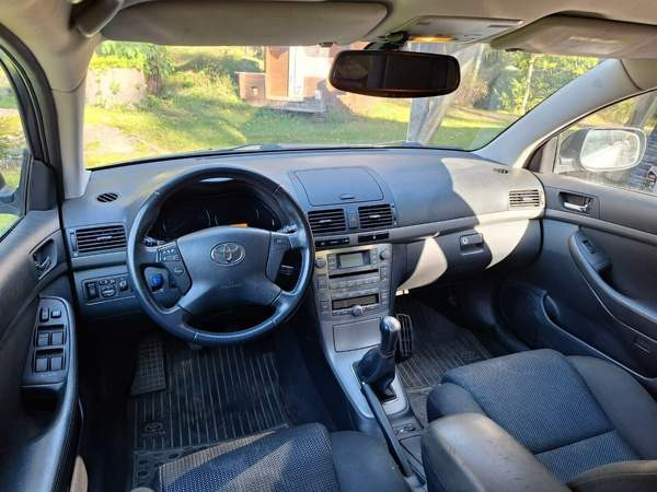 Toyota Avensis Vihti - valokuva 7