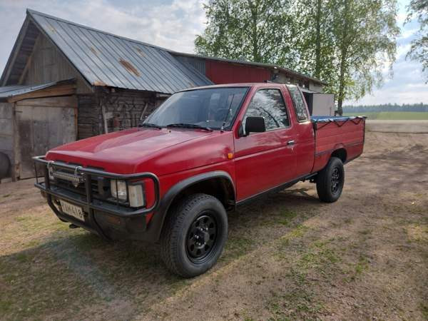 Nissan King Cab Холлола - изображение 6