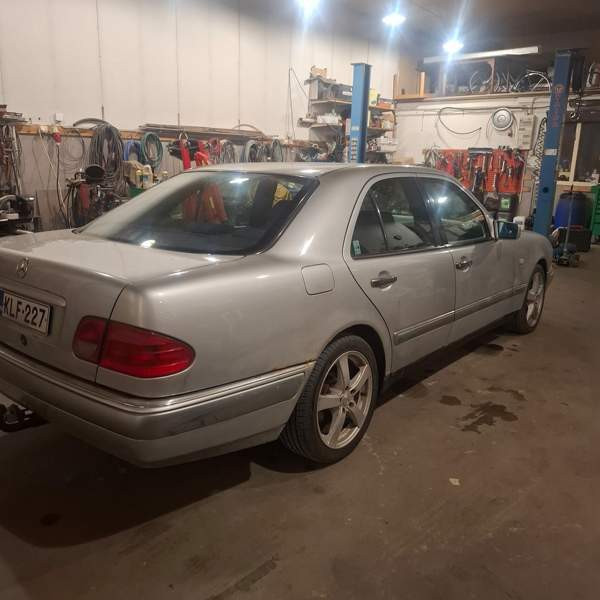 Mercedes-Benz E Lovisa – foto 3