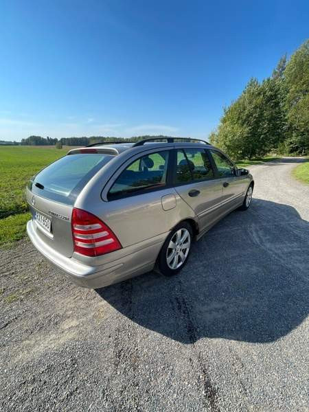 Mercedes-Benz C Lieto - valokuva 7