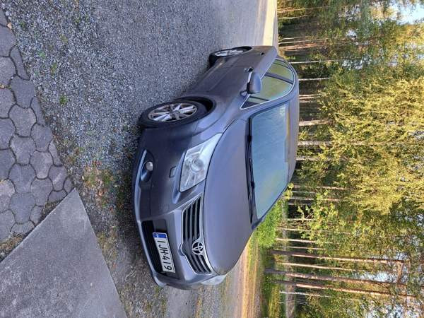 Toyota Avensis Kuusamo - valokuva 1