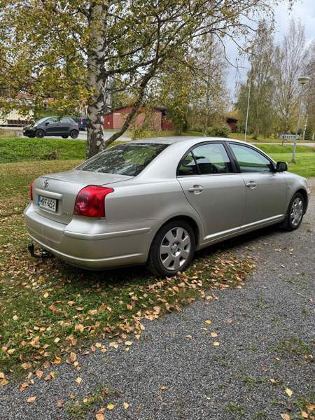 Toyota Avensis Jaemsae - valokuva 4