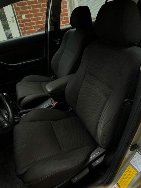 Toyota Avensis Jaemsae - valokuva 5