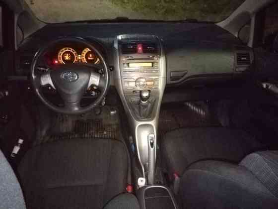 Toyota Auris Maentsaelae