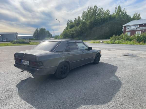 Mercedes-Benz 190 Tornio - valokuva 3