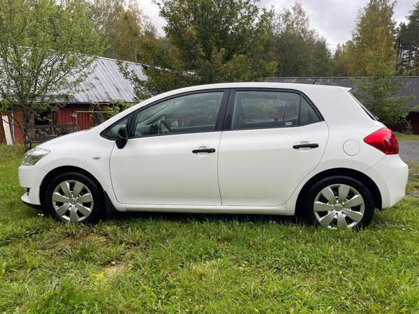 Toyota Auris Mäntyharju - valokuva 5