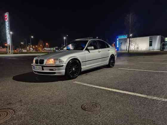 BMW 323 Хювинкяя