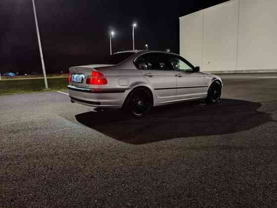 BMW 323 Хювинкяя