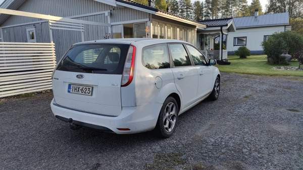 Ford Focus Luga - valokuva 2