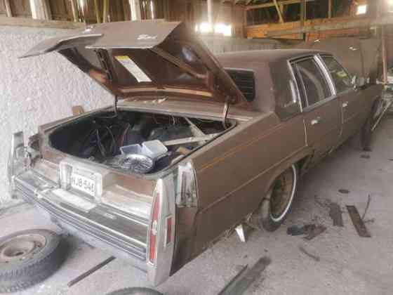 Cadillac Fleetwood Pertunmaa
