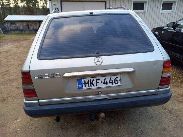 Mercedes-Benz 300 Muonio - изображение 3