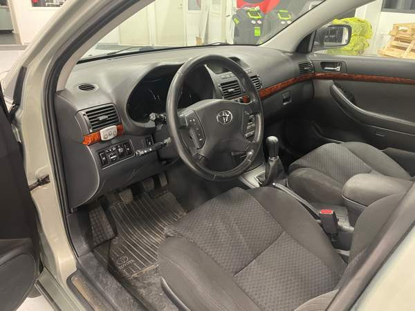 Toyota Avensis Nurmijärvi - valokuva 8