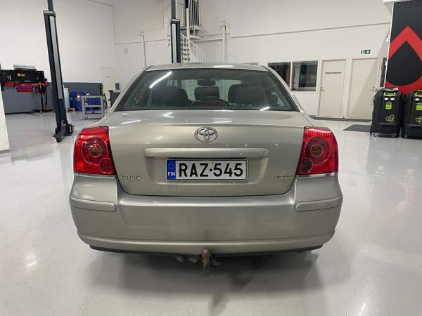 Toyota Avensis Nurmijärvi - valokuva 5