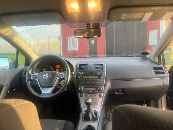 Toyota Avensis Hafnarfjoerdur - valokuva 8