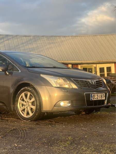 Toyota Avensis Hafnarfjoerdur - valokuva 1