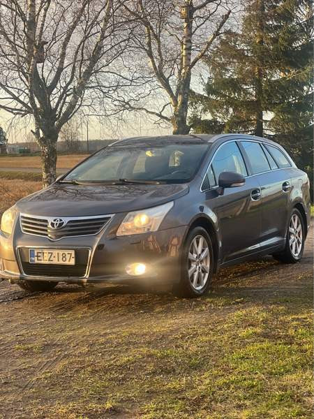 Toyota Avensis Hafnarfjoerdur - valokuva 2