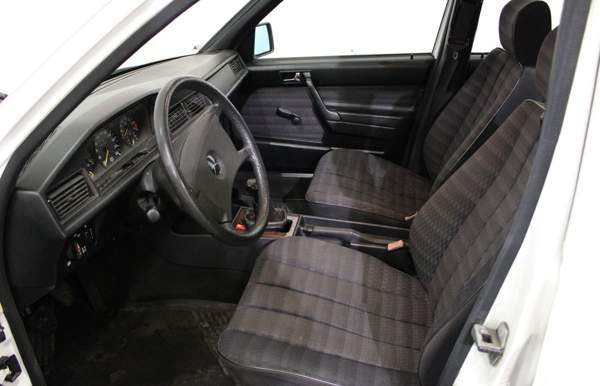 Mercedes-Benz 190 Jokioinen - valokuva 8