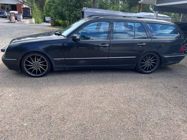 Mercedes-Benz E Rovaniemi - valokuva 2