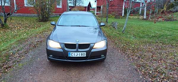 BMW 320 Ikaalinen - valokuva 2