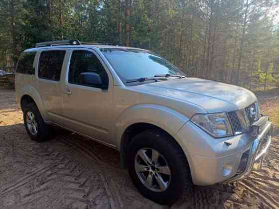 Nissan Pathfinder Lumijoki