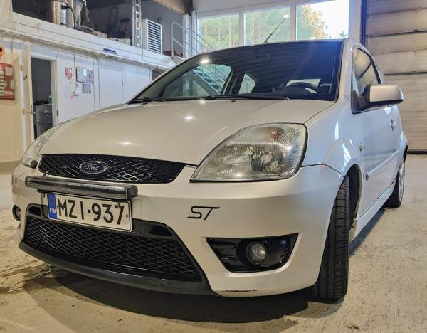 Ford Fiesta Heinola - valokuva 1