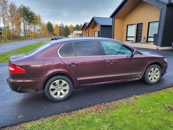 Skoda Superb Raahe - valokuva 3
