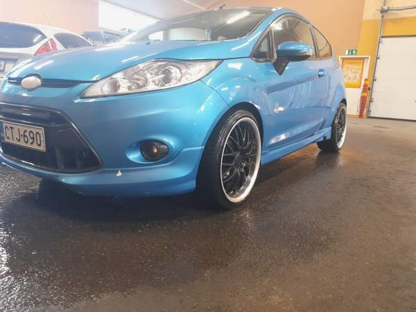 Ford Fiesta Vantaa - valokuva 1