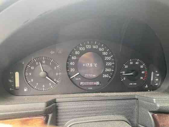 Mercedes-Benz E Hollola