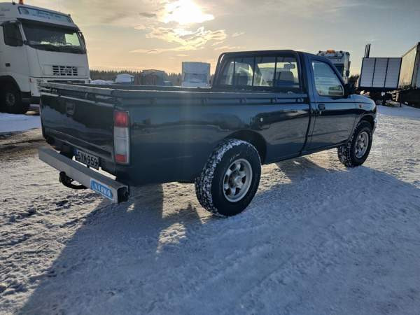 Nissan Pickup Торнио - изображение 2