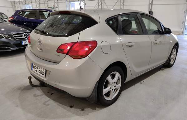 Opel Astra Vantaa - valokuva 3