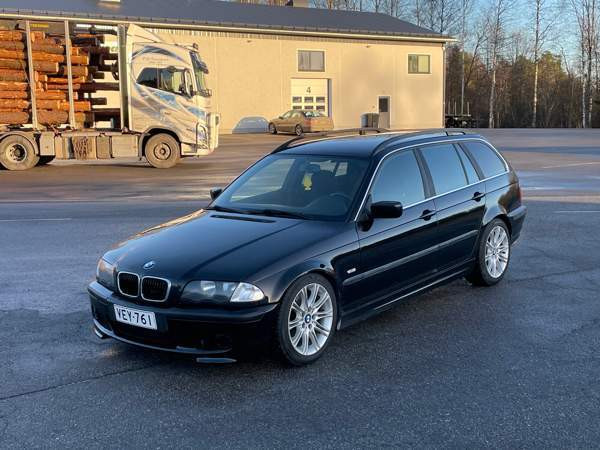 BMW 320 Kruunupyy - valokuva 3