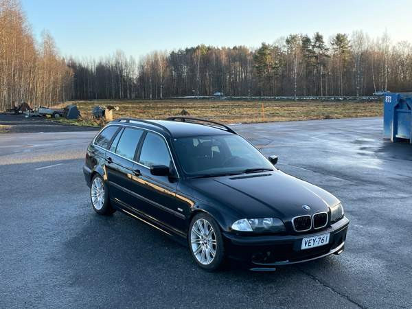 BMW 320 Kruunupyy - valokuva 1