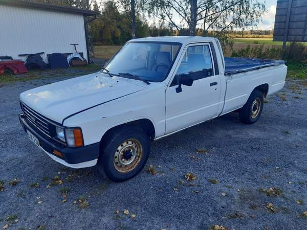 Toyota Hilux Alavus - изображение 1