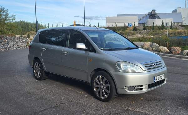 Toyota Avensis Verso Helsinki - photo 3