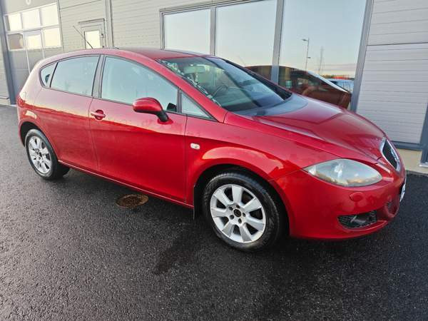 Seat Leon Tuusula - valokuva 1