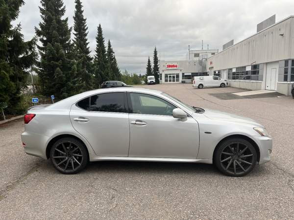 Lexus IS Helsinki - valokuva 3