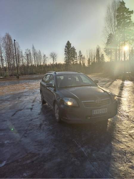 Toyota Avensis Oulu - valokuva 7