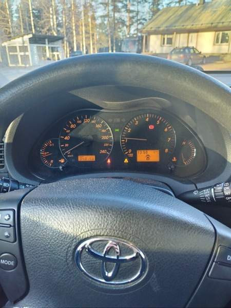 Toyota Avensis Oulu - valokuva 8