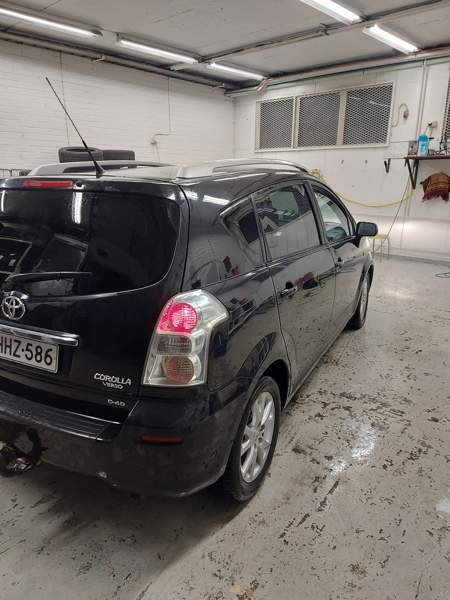 Toyota Corolla Verso Vantaa - valokuva 1